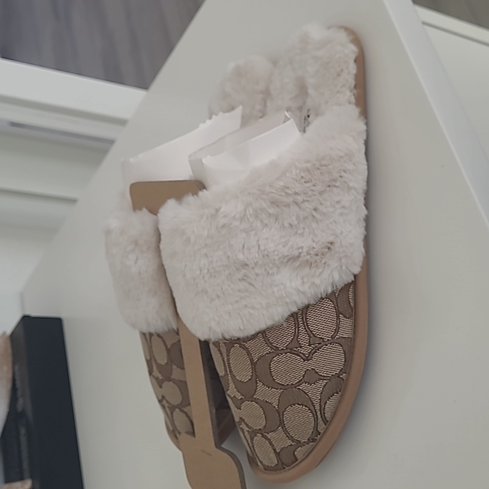NWT Coach Ziva Tan and Cream Fur-Lined Slippers - Picture 2 of 8